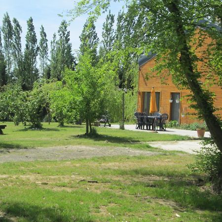 Florennes Gite Neuf 150 M2 Devant Un Grand Lac Prive De 2 Hectares Poissonneux Au Milieu Des Bois 외부 사진