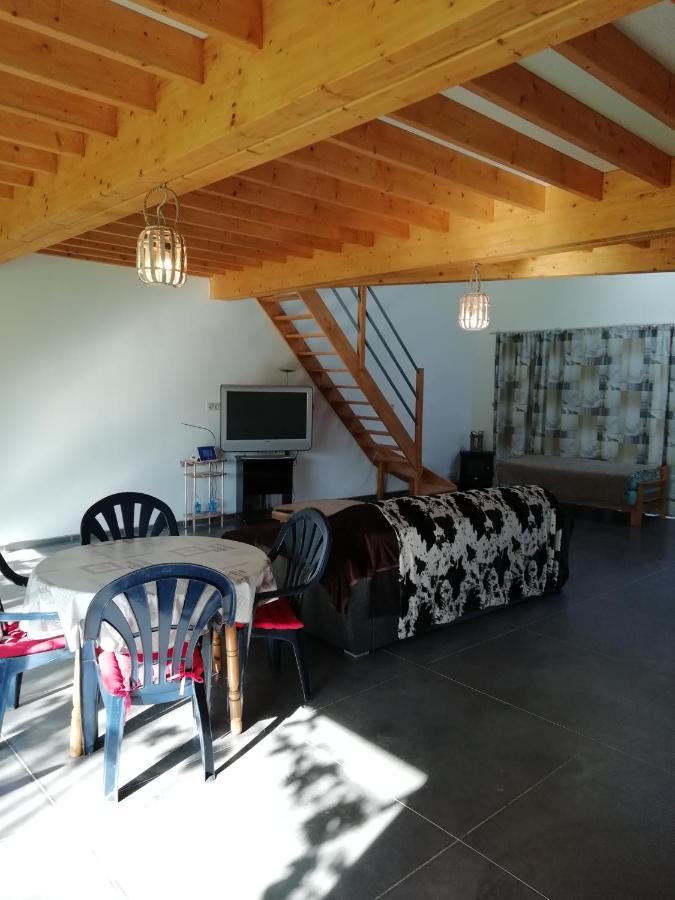 Florennes Gite Neuf 150 M2 Devant Un Grand Lac Prive De 2 Hectares Poissonneux Au Milieu Des Bois 외부 사진