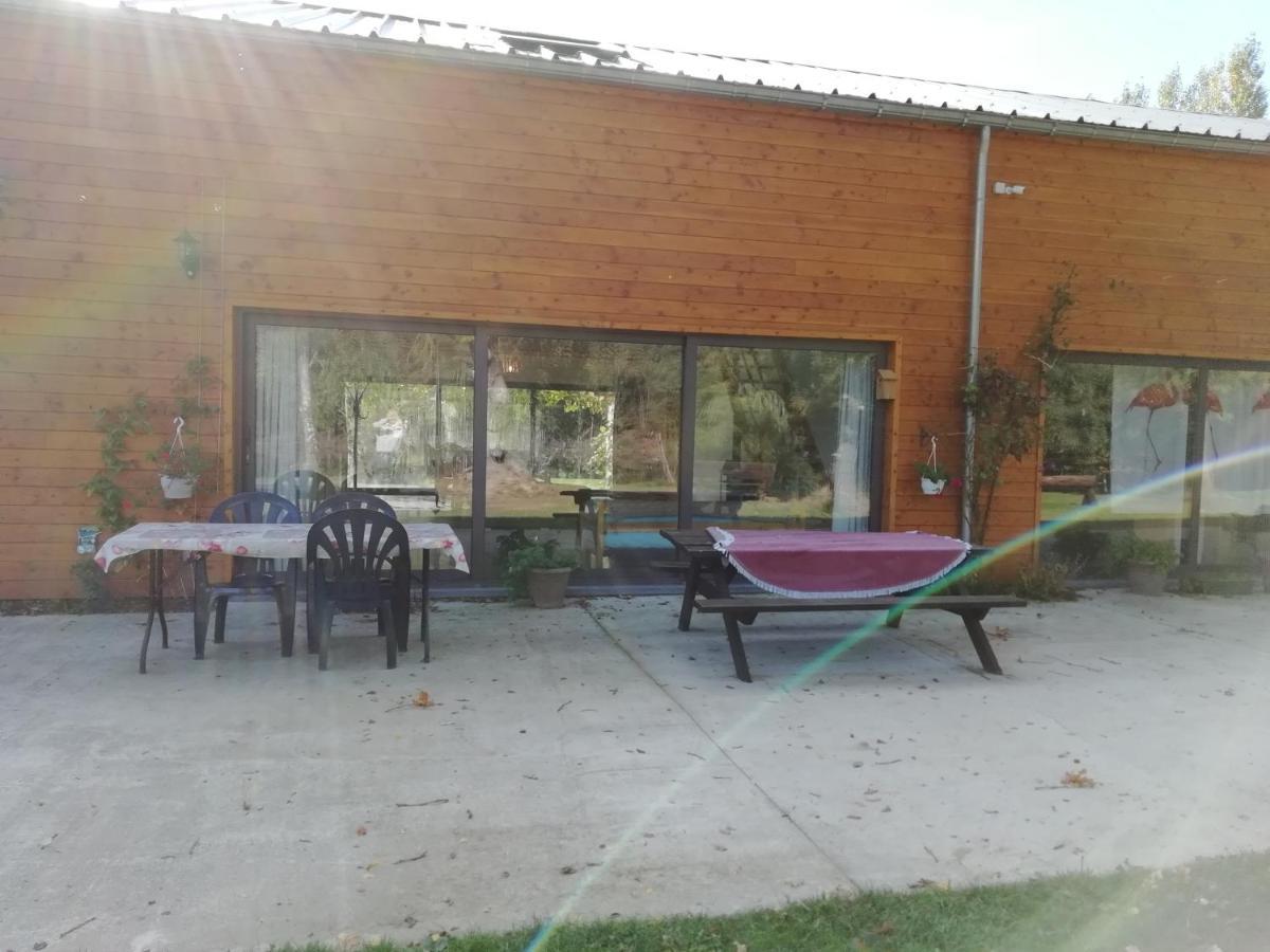 Florennes Gite Neuf 150 M2 Devant Un Grand Lac Prive De 2 Hectares Poissonneux Au Milieu Des Bois 외부 사진