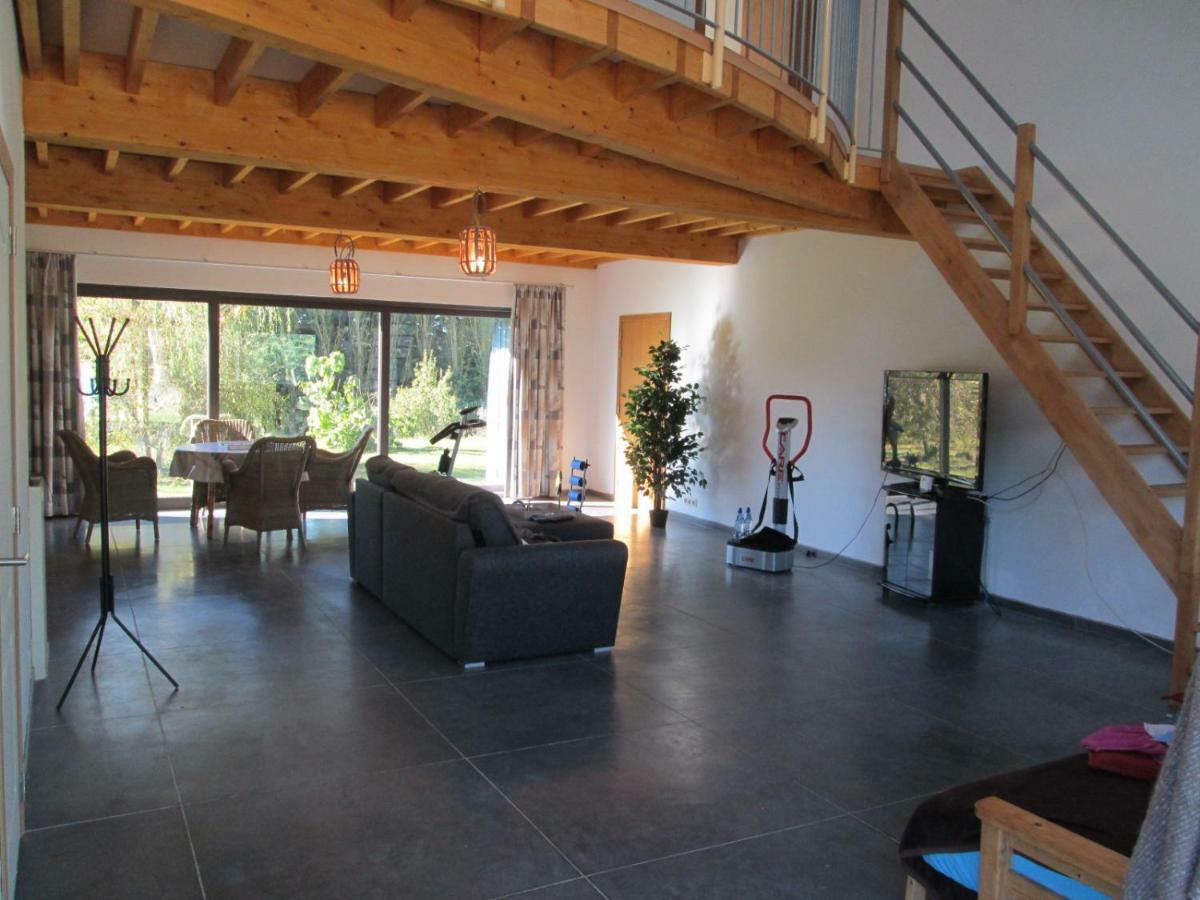 Florennes Gite Neuf 150 M2 Devant Un Grand Lac Prive De 2 Hectares Poissonneux Au Milieu Des Bois 외부 사진