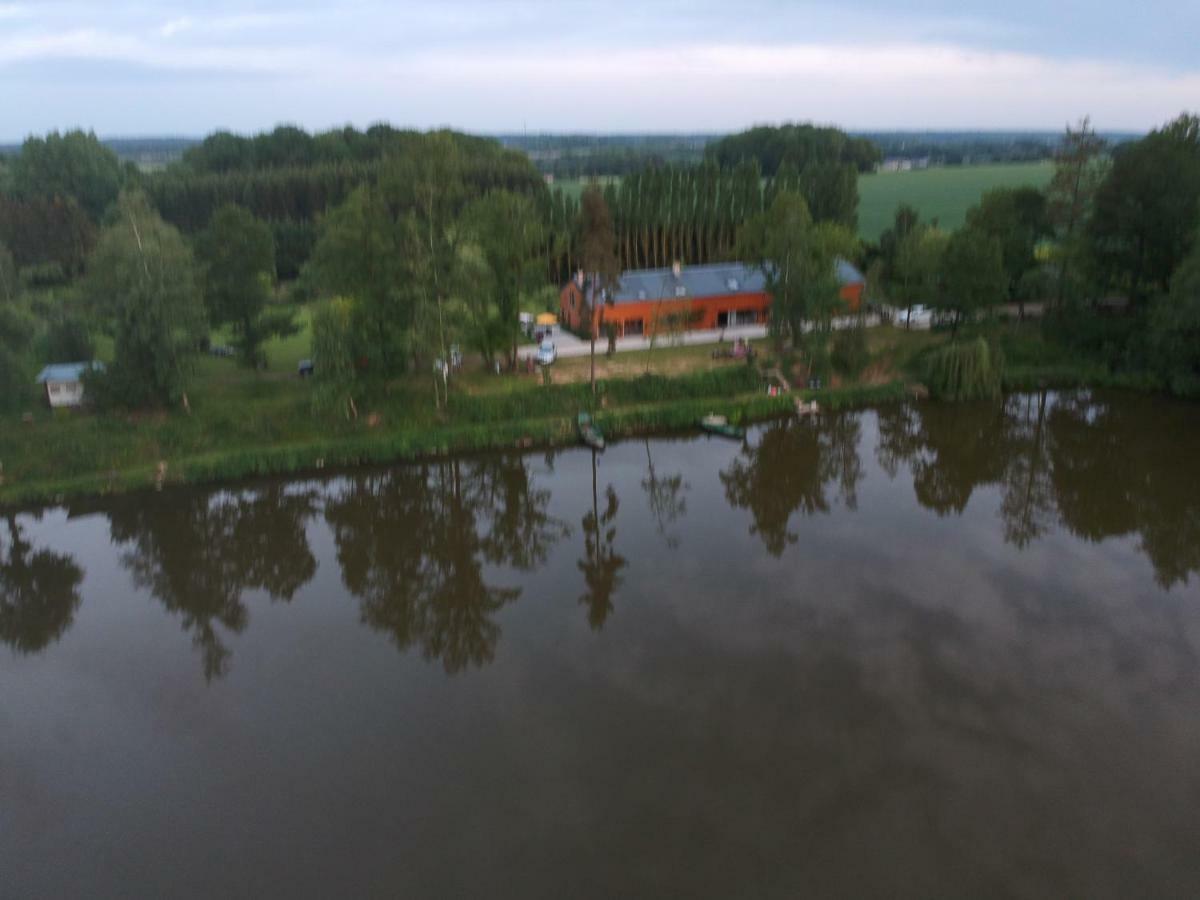 Florennes Gite Neuf 150 M2 Devant Un Grand Lac Prive De 2 Hectares Poissonneux Au Milieu Des Bois 외부 사진
