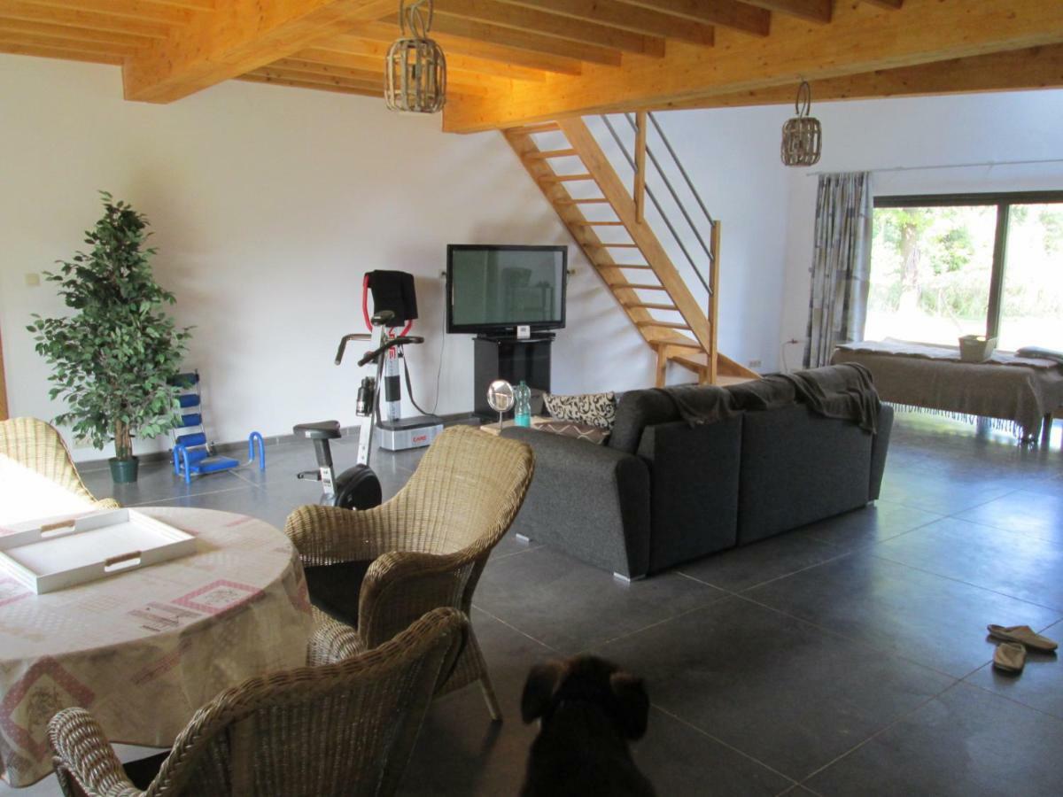Florennes Gite Neuf 150 M2 Devant Un Grand Lac Prive De 2 Hectares Poissonneux Au Milieu Des Bois 외부 사진