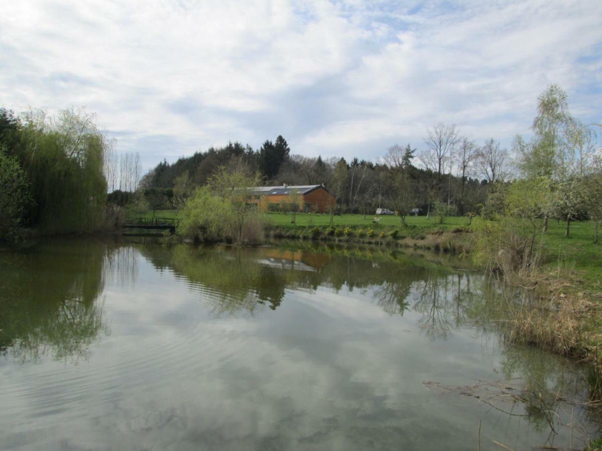 Florennes Gite Neuf 150 M2 Devant Un Grand Lac Prive De 2 Hectares Poissonneux Au Milieu Des Bois 외부 사진