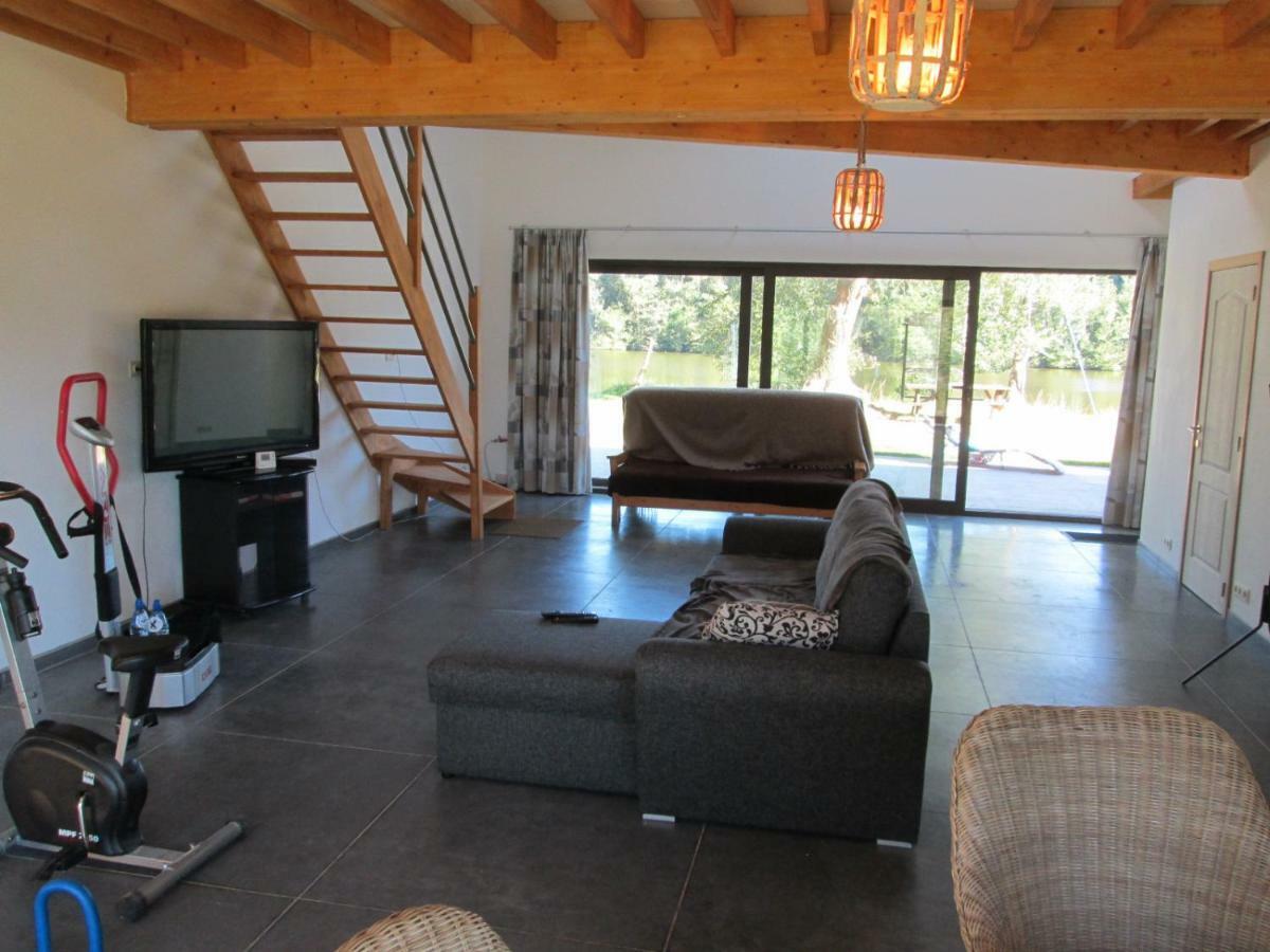 Florennes Gite Neuf 150 M2 Devant Un Grand Lac Prive De 2 Hectares Poissonneux Au Milieu Des Bois 외부 사진