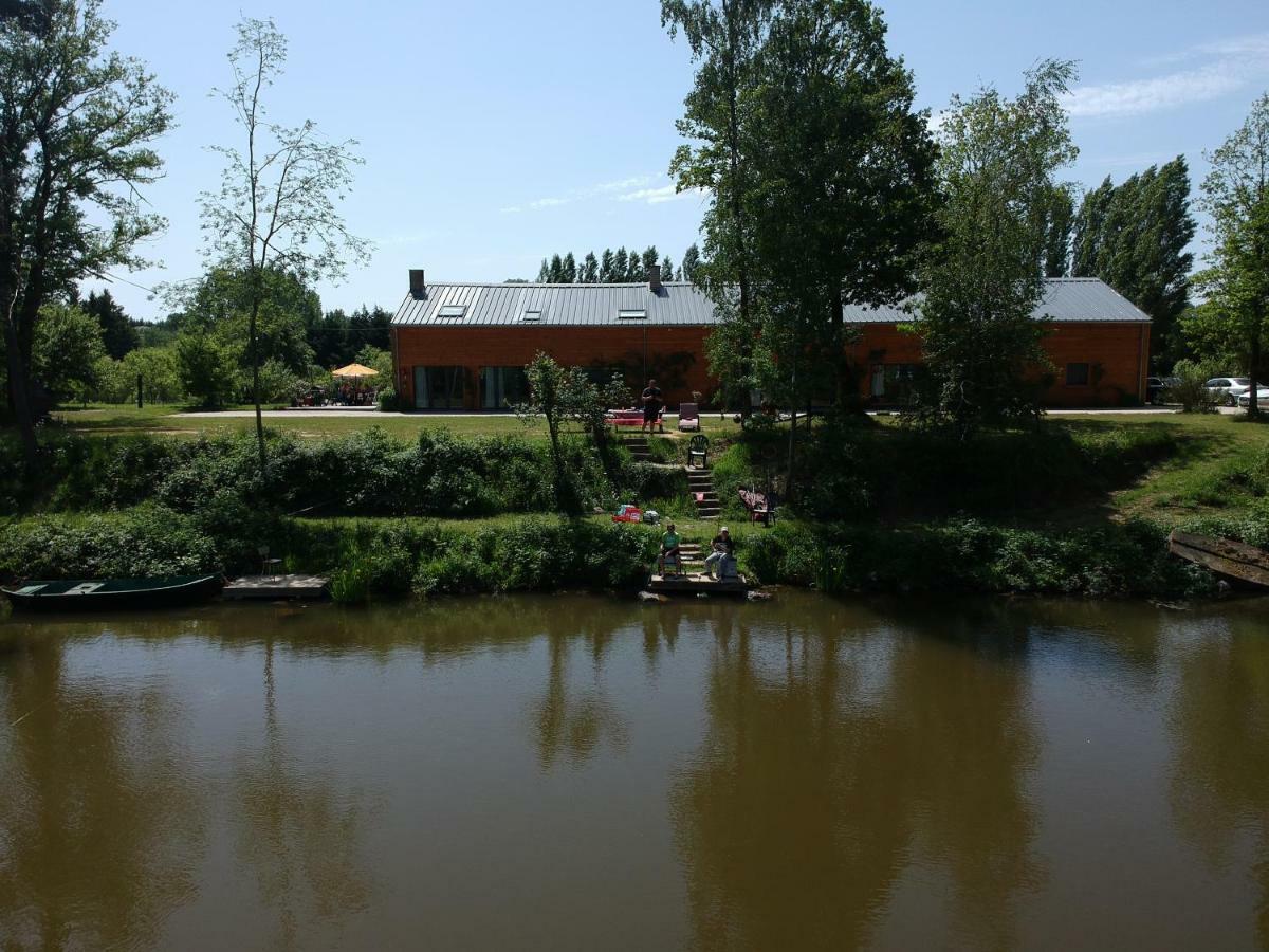 Florennes Gite Neuf 150 M2 Devant Un Grand Lac Prive De 2 Hectares Poissonneux Au Milieu Des Bois 외부 사진