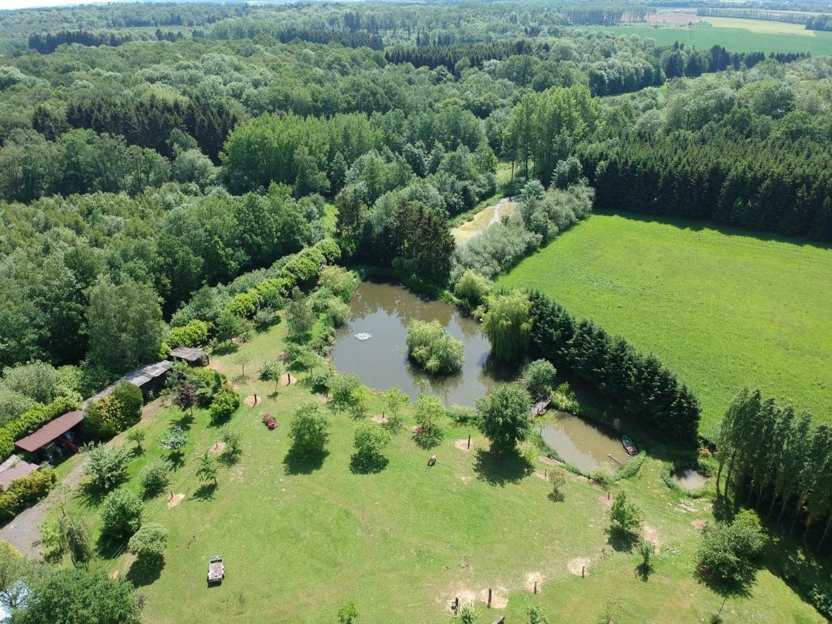Florennes Gite Neuf 150 M2 Devant Un Grand Lac Prive De 2 Hectares Poissonneux Au Milieu Des Bois 외부 사진